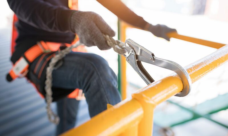 خرید و دانلود جزوه کار در ارتفاع و ایمنی - تصویر 1