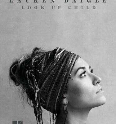 خرید و دانلود نسخه کامل کتاب Lauren Daigle–Look Up Child Songbook