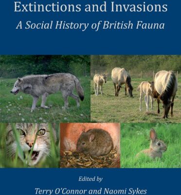 خرید و دانلود نسخه کامل کتاب Extinctions and Invasions: A Social History of British Fauna