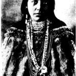 خرید و دانلود نسخه کامل کتاب Jürgen Pinnow: Neues zu Inn-nu-woh, Winnetou (Großer Geist) und anderen indianischen Eigennamen aus dem Frühwerk Karl Mays (= Indianersprachen bei Karl May III). Mit über hundert Illustrationen von Indianern u.a.