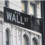 خرید و دانلود نسخه کامل کتاب Value At Risk The New Benchmark For Managing Financial