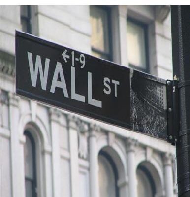 خرید و دانلود نسخه کامل کتاب Value At Risk The New Benchmark For Managing Financial