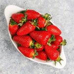 خرید و دانلود ویدیو آموزشی کاشت توت فرنگی در خانه و کسب درآمد | کاشت و پرورش توت فرنگی در منزل | کسب و کار در منزل - تصویر 4