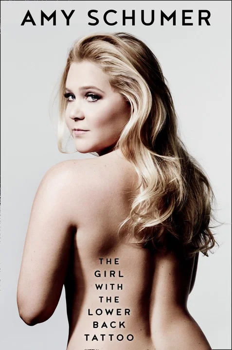 The-Girl-with-the-Lower-Back-Tattoo_GB خرید و دانلود نسخه کامل کتاب صوتی انگلیسی دختری با خالکوبی پشت کمر اثر امی شومر - تصویر 1