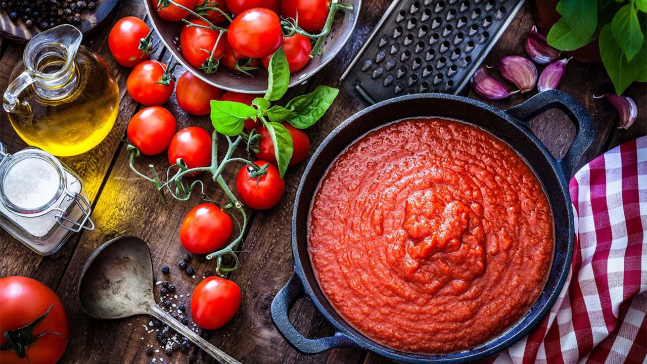 Tomato-paste خرید و دانلود نسخه کامل آموزش پختن رب گوجه خانگی با نکات ورازهای کپک نزدن رب | کسب و کار | کسب درآمد در منزل